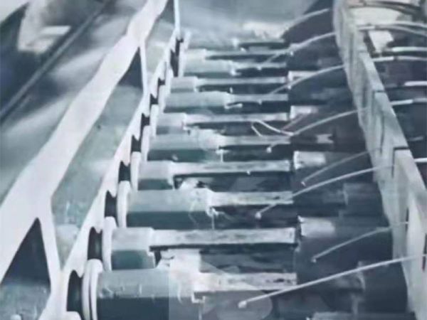 可鍍金、銀、銅、鋁等感應加熱坩堝式鍍膜機